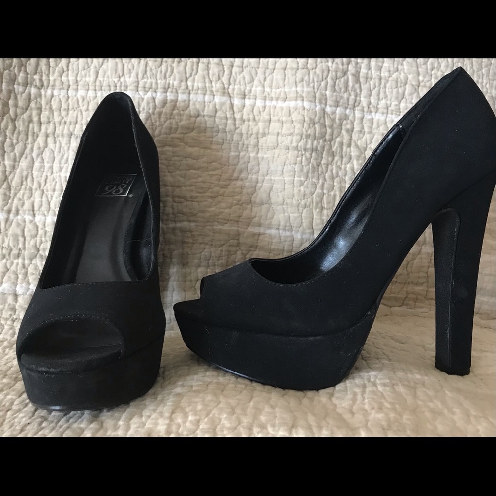 Faux suede, chunky platform 6” heels.